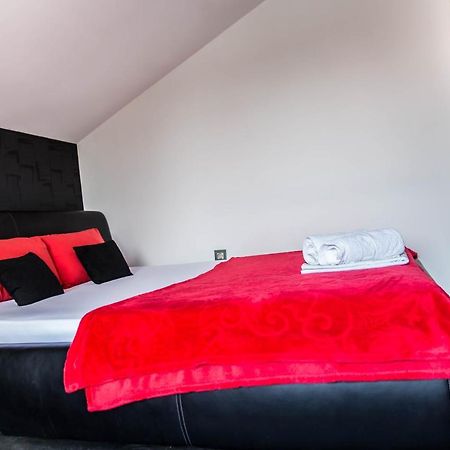 Guest House Vila Salute Ni Kültér fotó